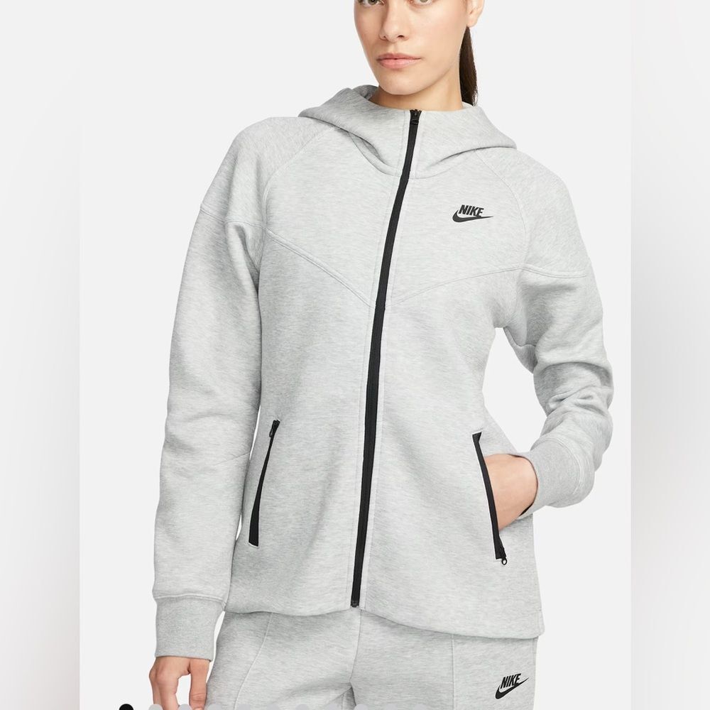5. Nike NWT Tech-Fleece Windrunner Hoodie Grey Heather